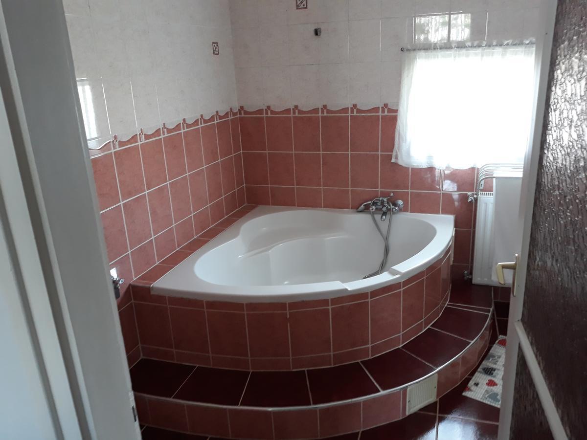 Rozsa Apartman Lenti Luaran gambar
